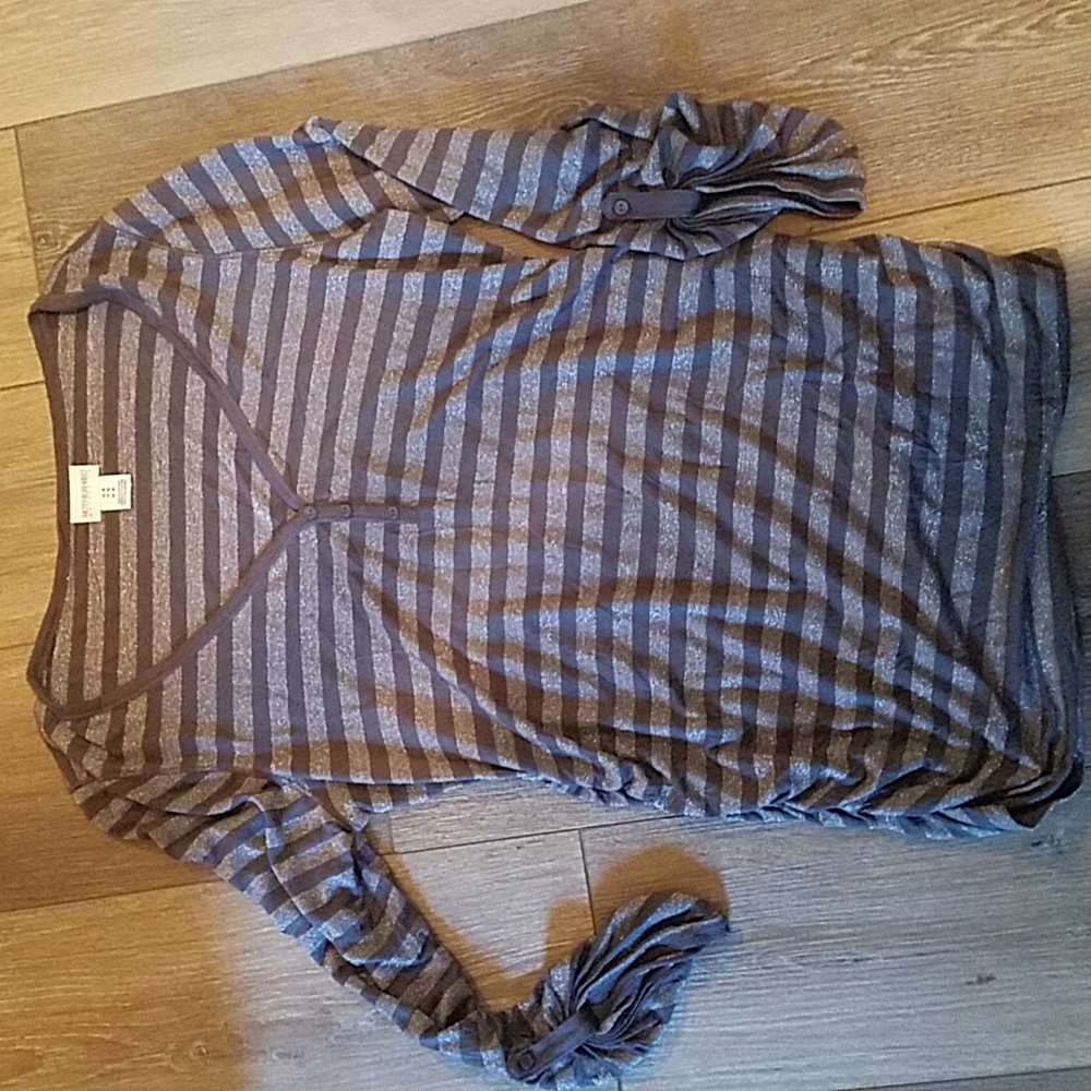Maternity shirt size M